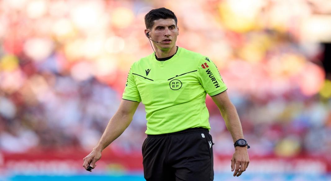 الاتحاد الأوروبي يسمح بوضع إعلانات على ملابس الحكام